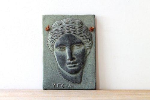 Greek Roman Hygieia female head vintage wall tile plaque / goddess of health hygiene / Athens museum replica / classical Mediterranean style de WhiteDogVintage
