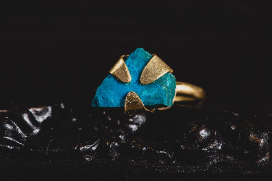 Raw Chrysocolla Ring-14 K Gold Plated Chrysocolla Ring-Sterling Silver Gemstone Rings-Raw Stone Jewellery-Unique Rings de MarrenJewelry