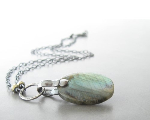 labradorite and silver pendant, gemstone necklace, blue green stone necklace de theBeadAerie