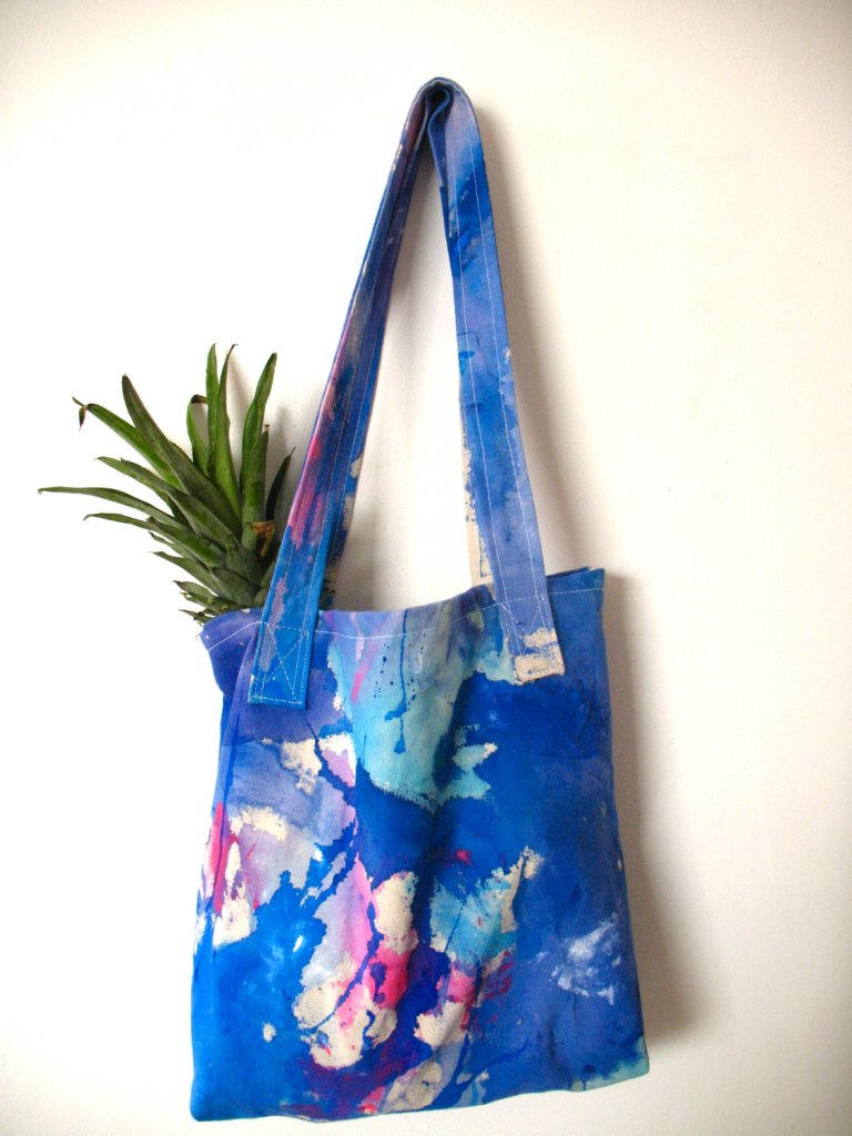 Cotton canvas tote bag -acrylic painted- in blue shades de Vebo