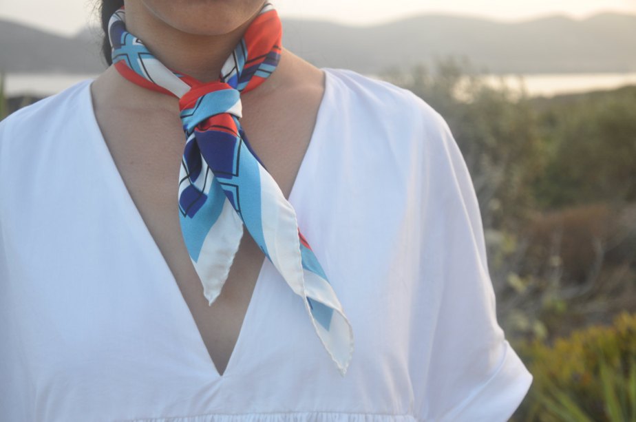 Silk bandana, silk scarf Neckerchief foulard made in Italy white blue graphic designer scarf, summer scarf, colourful bandana, square silk de JoyceandNim
